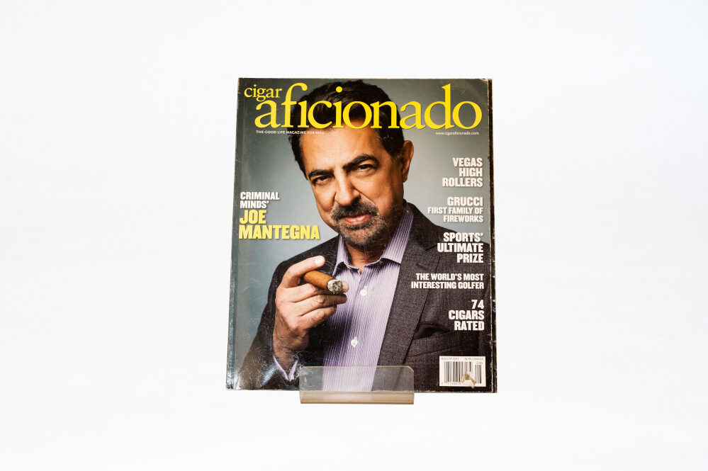 Cigar Aficionado: 2011 July/August [Joe Mantegna]